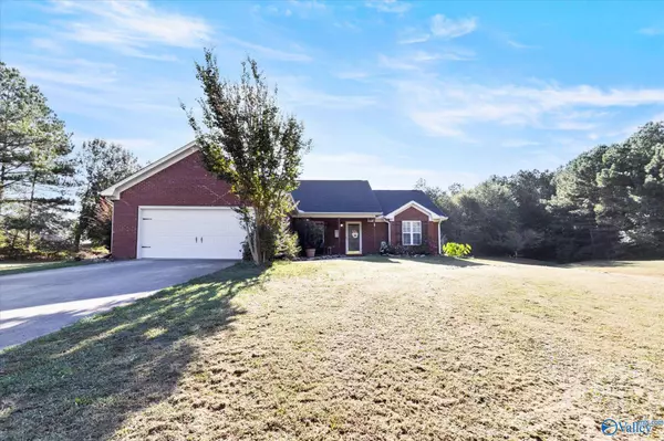 39 Summer Cedar, Albertville, AL 35950