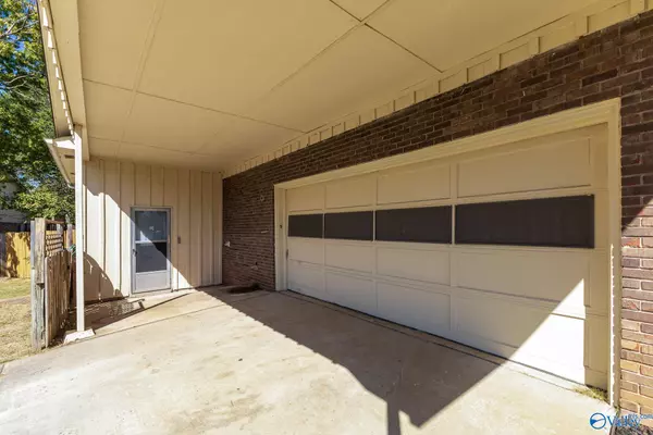 Huntsville, AL 35810,3900 NW Gardenside Drive NW