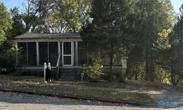 1528 Hill Avenue, Gadsden, AL 35901