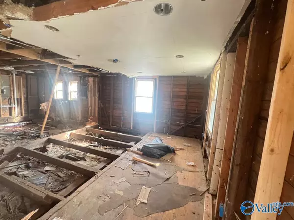 Huntsville, AL 35805,3702 8th Avenue SW