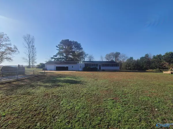 10142 Snake Road, Athens, AL 35611