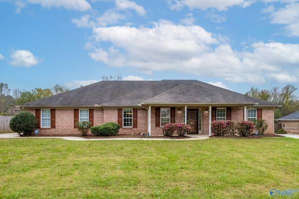 572 Robins Road, Harvest, AL 35749