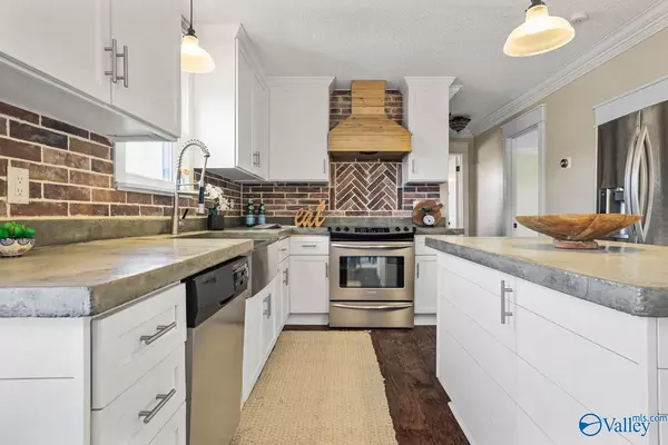 Toney, AL 35773,6738 Old Railroad Bed Road