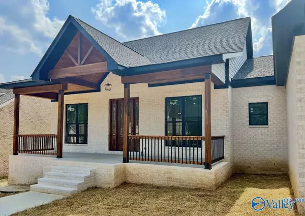 1347 Locust Drive NE, Arab, AL 35016