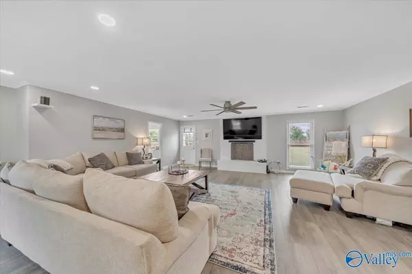 108 Whitfield Drive Athens, AL 35613