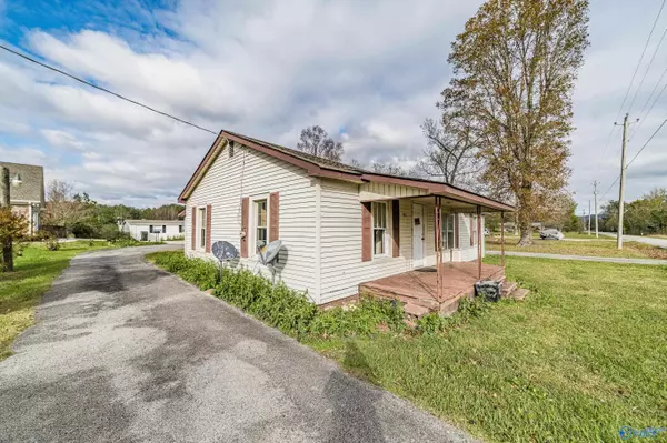 Owens Cross Roads, AL 35763,1004 Low Gap Road