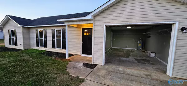 Toney, AL 35773,1539 Ready Section Road