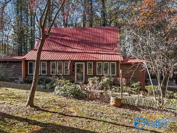 740 Point Of Pines, Guntersville, AL 35976