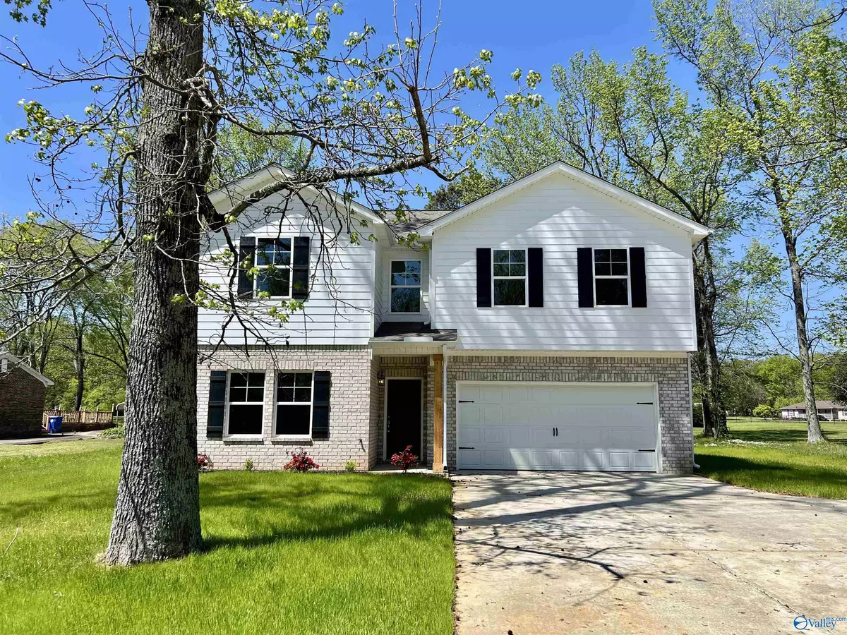 Athens, AL 35611,1112 Hine Street