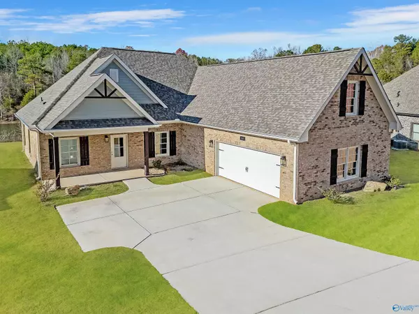 54 Oak Ridge Place, Union Grove, AL 35175