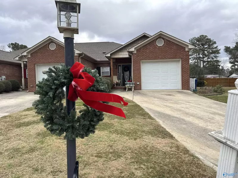 69 Sutton Circle, Albertville, AL 35950