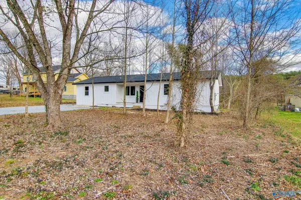 Toney, AL 35773,6509 Old Railroad Bed Road