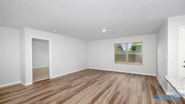 Harvest, AL 35749,15358 Bees Street