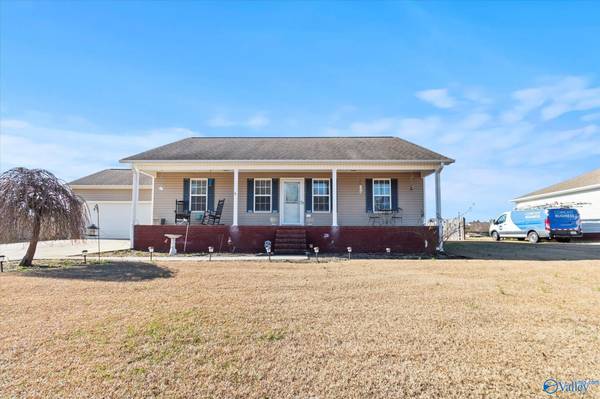 74 Mary Jo Isom Lane,  Arab,  AL 35016