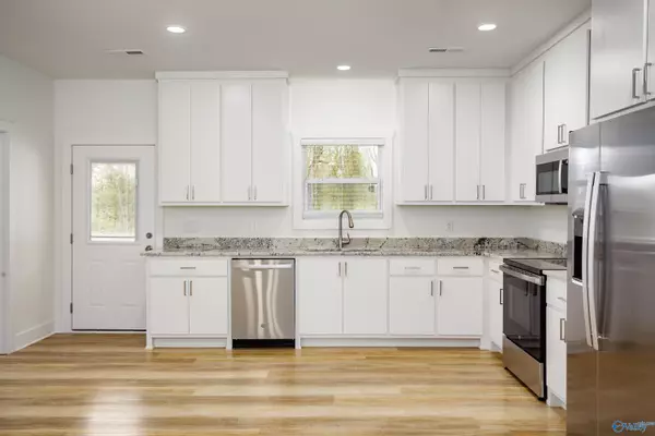 Florence, AL 35633,3025 County Road 9