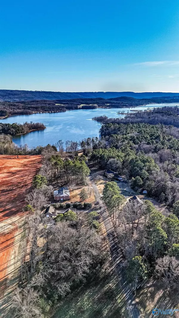 Scottsboro, AL 35769,913 Gant Hill Road