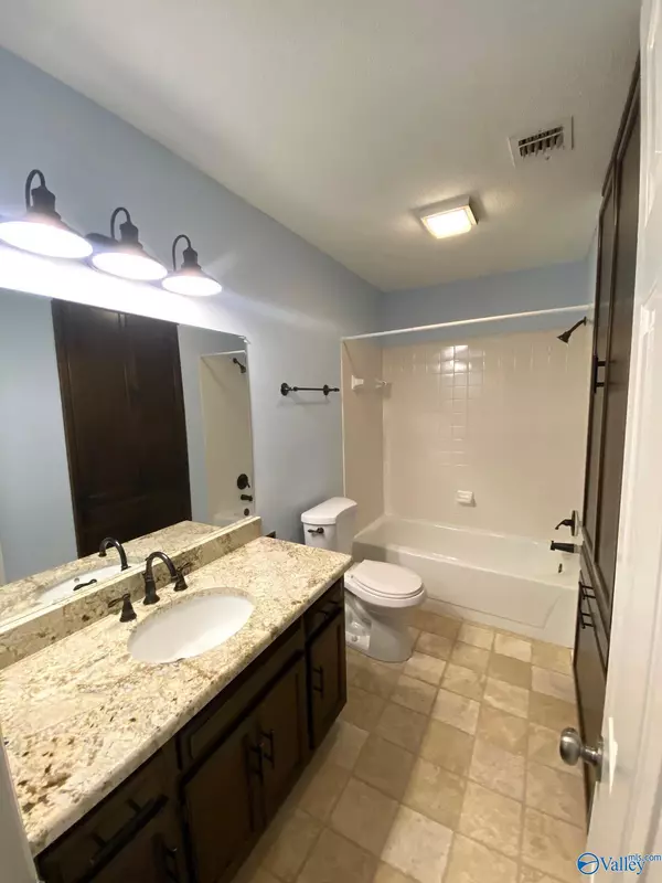 Huntsville, AL 35802,2053 Woodlawn Drive #2053