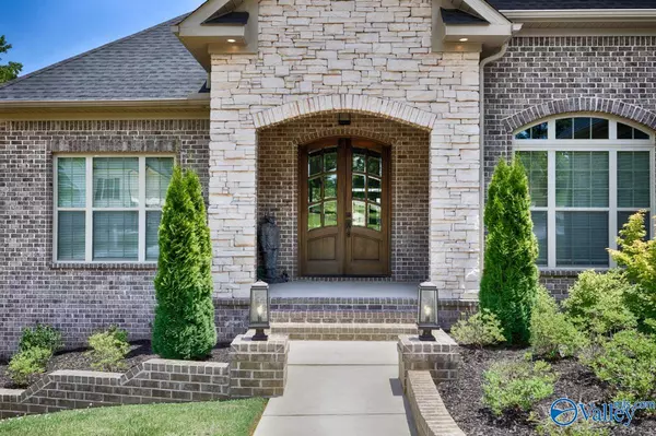 21 Scenic Loop Road SE, Huntsville, AL 35803