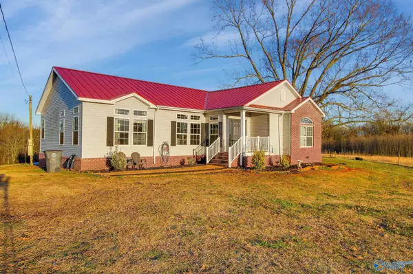 1415 County Road 460,  Mount Hope,  AL 35651