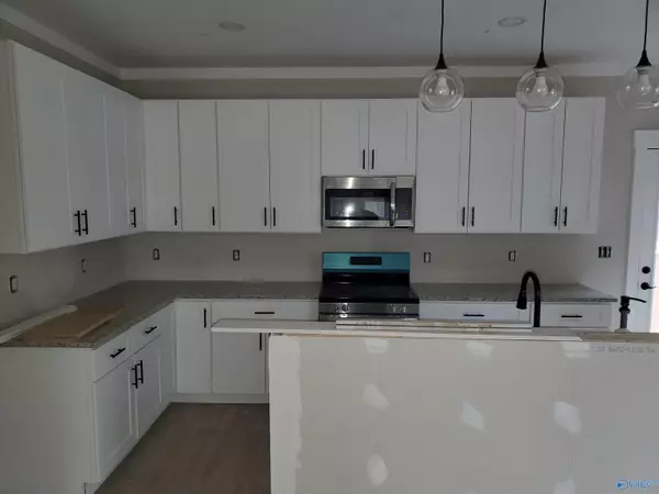 Hartselle, AL 35640,703 Rock Street SE