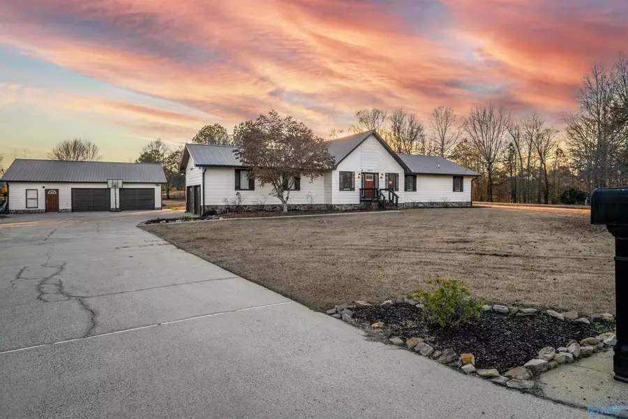 6077 Gwindale Lane, Hokes Bluff, AL 35903