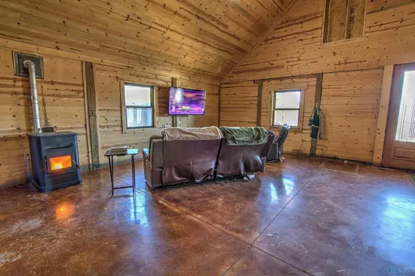 Flat Rock, AL 35966,256 County Road 702