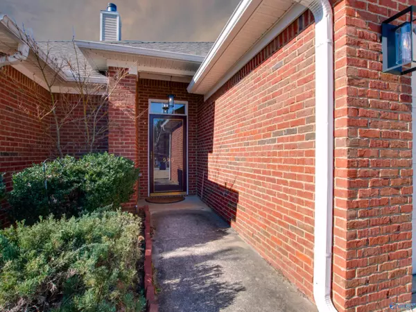 Owens Cross Roads, AL 35763,590 Wade Road