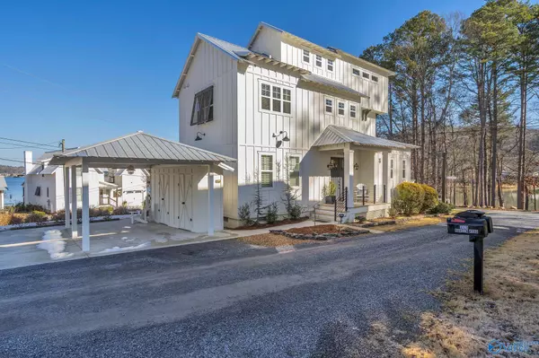 3329 Hardin Road, Guntersville, AL 35976