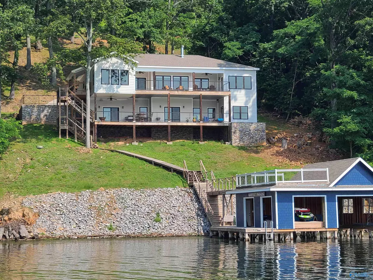Scottsboro, AL 35769,905 Monte Sano Drive