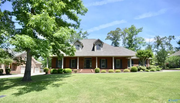 407 Fieldcrest Street SW, Hartselle, AL 35640