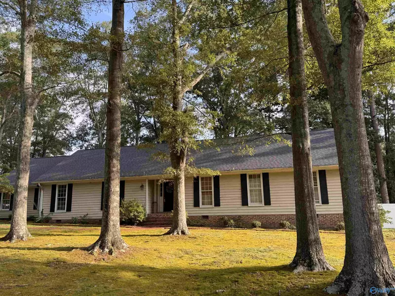 105 Hudgins Drive, Albertville, AL 35951