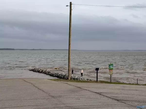 Athens, AL 35611,13817 Hatchie Lane