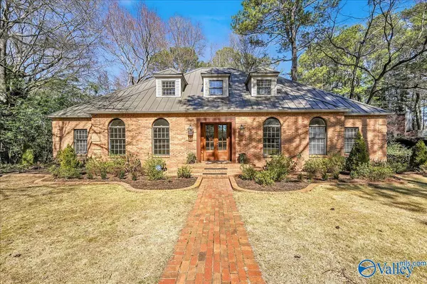 1608 Woodland Street SE, Decatur, AL 35601