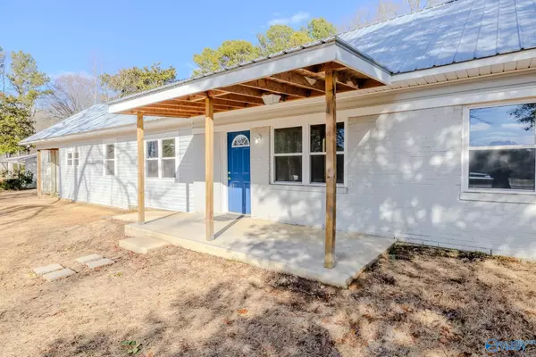 Guin, AL 35563,8266 US Highway 43