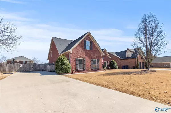 6713 Zach Lane, Owens Cross Roads, AL 35763
