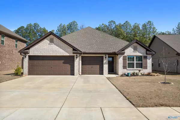 138 Barlow Way, Owens Cross Roads, AL 35763