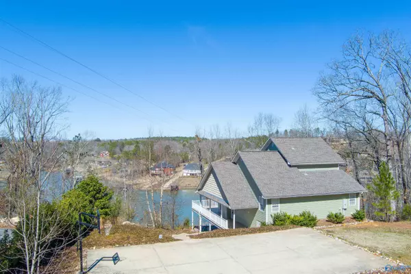 Talladega, AL 35160,881 Shelton Shores Drive