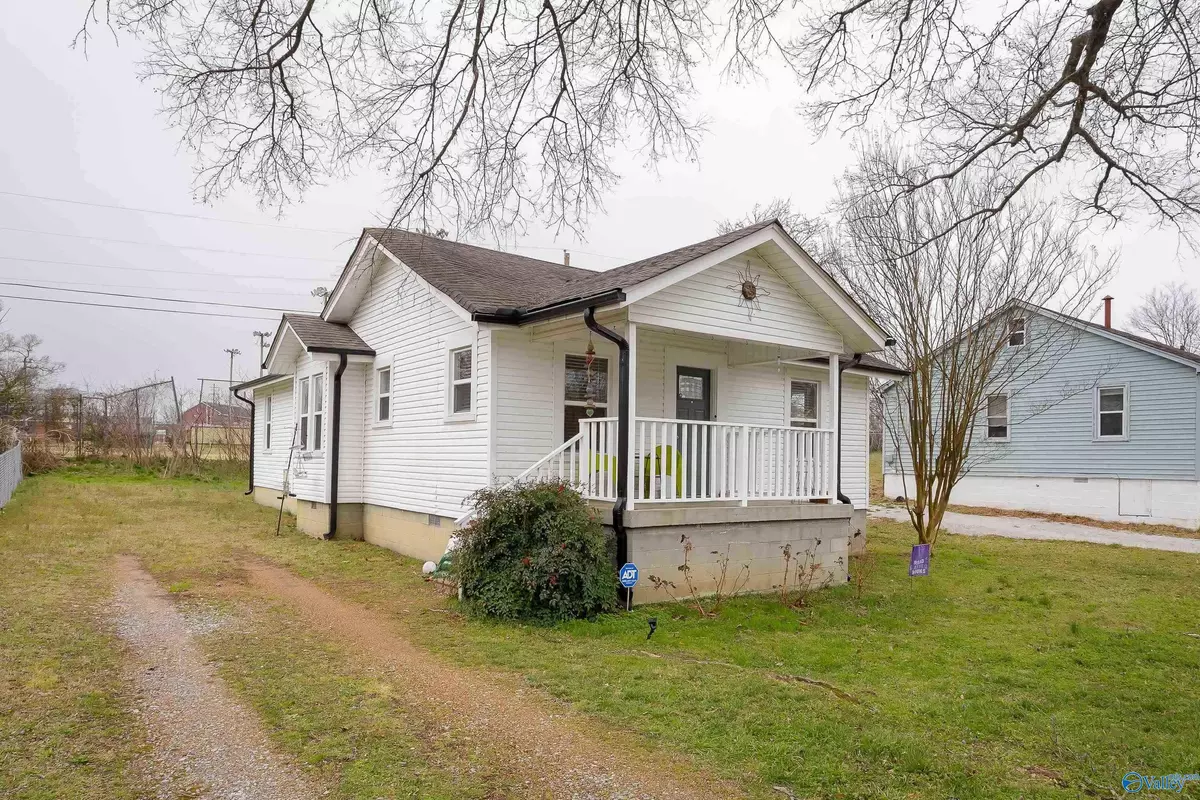 Florence, AL 35630,220 Foy Avenue