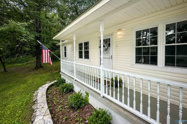 306 Red Bud Lane, Decatur, AL 35603