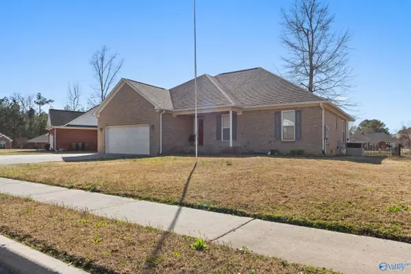 Owens Cross Roads, AL 35763,233 Chestnut Oak Circle
