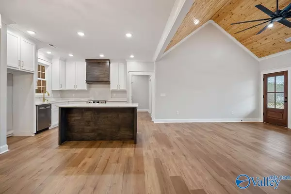 Scottsboro, AL 35769,85 Betty Way