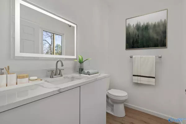 Sheffield, AL 35660,911 N Raleigh Avenue