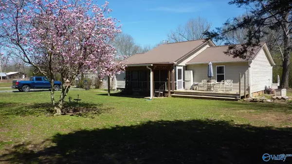 331 Scoles Road, Guntersville, AL 35976