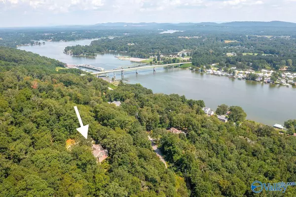 Rainbow City, AL 35906,207 Hummingbird Way