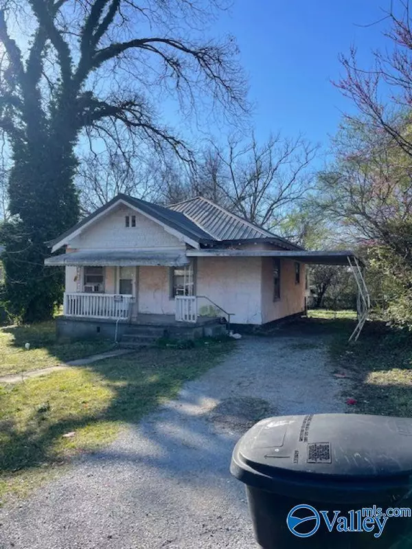 27 W Wilkinson Avenue, Gadsden, AL 35904