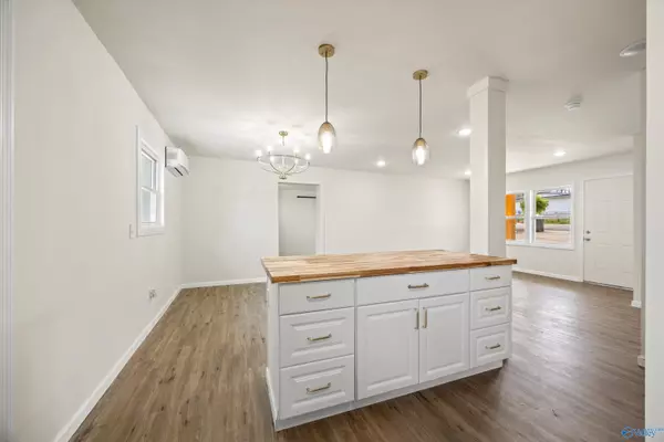 Huntsville, AL 35810,2118 Medaris Road NW