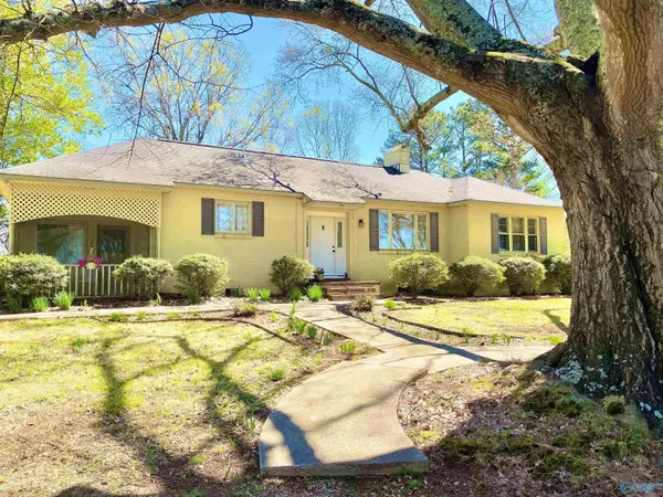 1309 Whispering Hills Circle,  Hartselle,  AL 35640