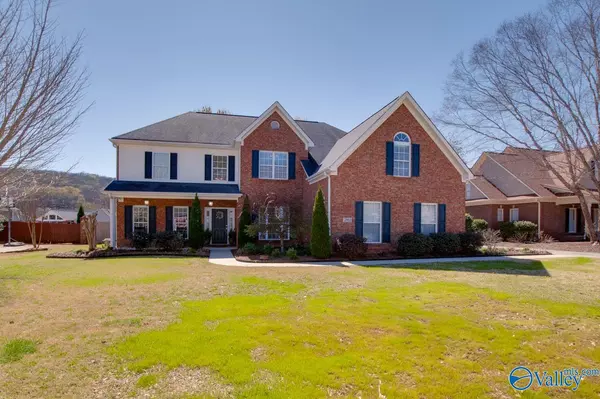 2812 Winterberry Way SE, Owens Cross Roads, AL 35763