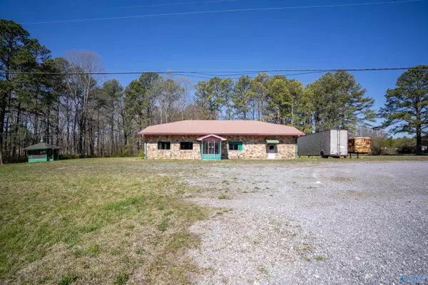 Henagar, AL 35978,18086 Hwy 75