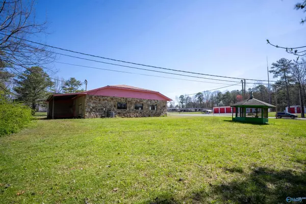 Henagar, AL 35978,18086 Hwy 75